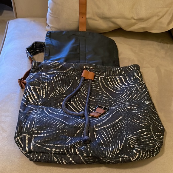 lu & elle Paradise Palm Backpack - Picture 3 of 7